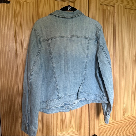 Like New Lane Bryant Light wash Denim/Jean Jacket (size 18) - Picture 6 of 6
